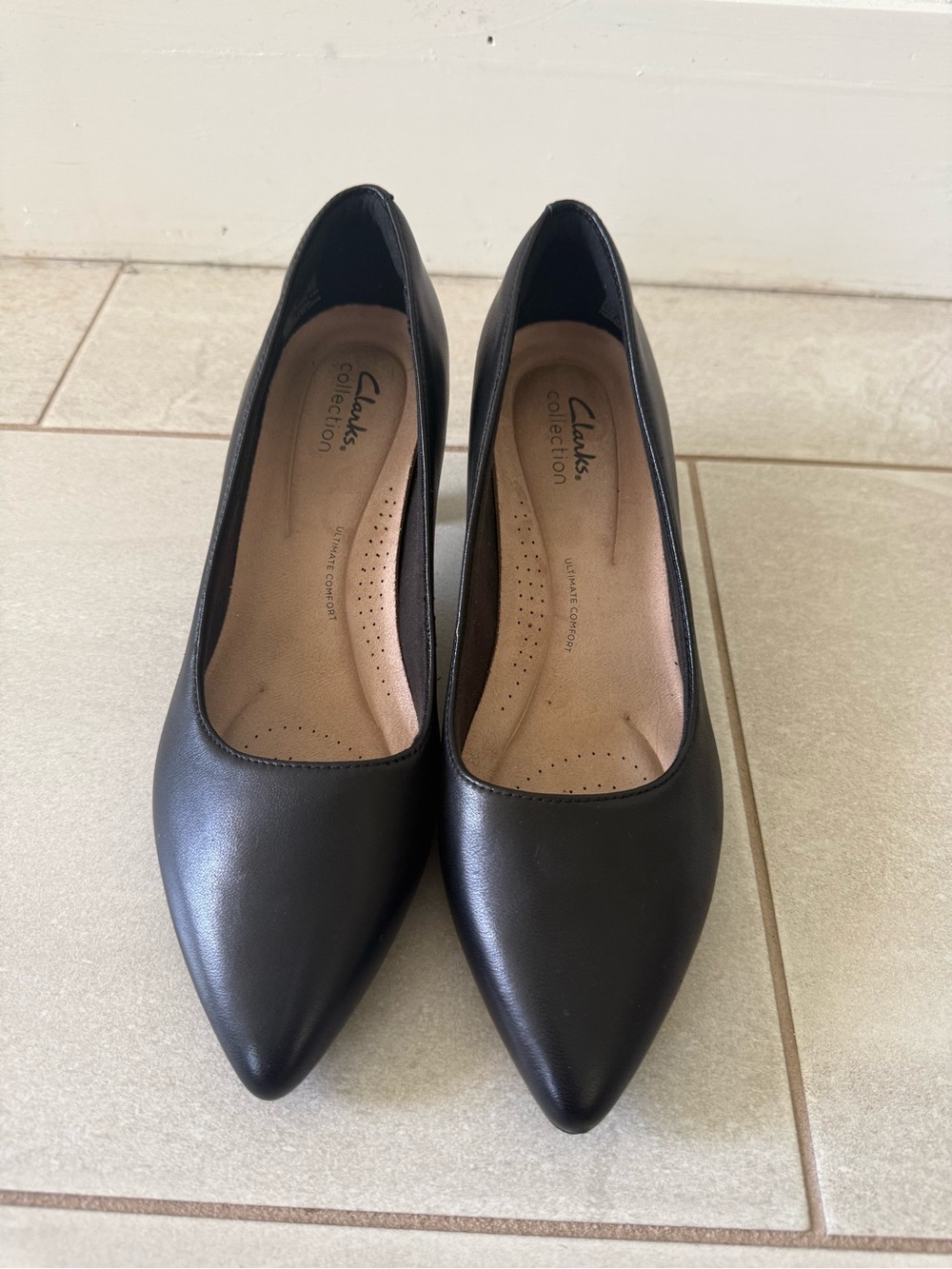 Clarks Collection Women’s 8.5 Black Leather Pointed Toe Kitten Heel Pumps